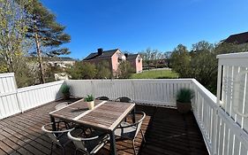 Villa Bondeby lägenhet 1 centralt nära Astrid Lindgrens Värld